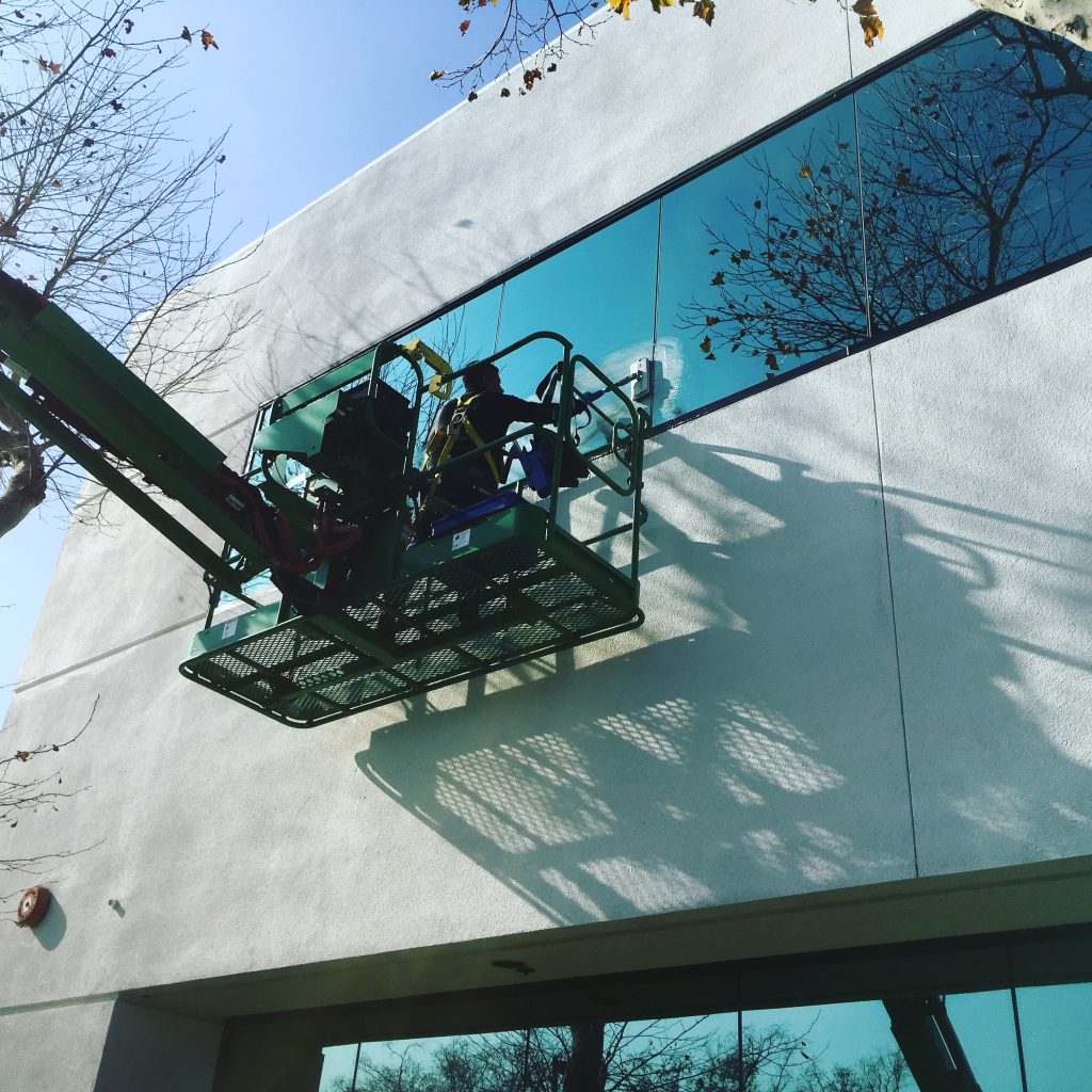 pfwc commercial window cleaning using lift